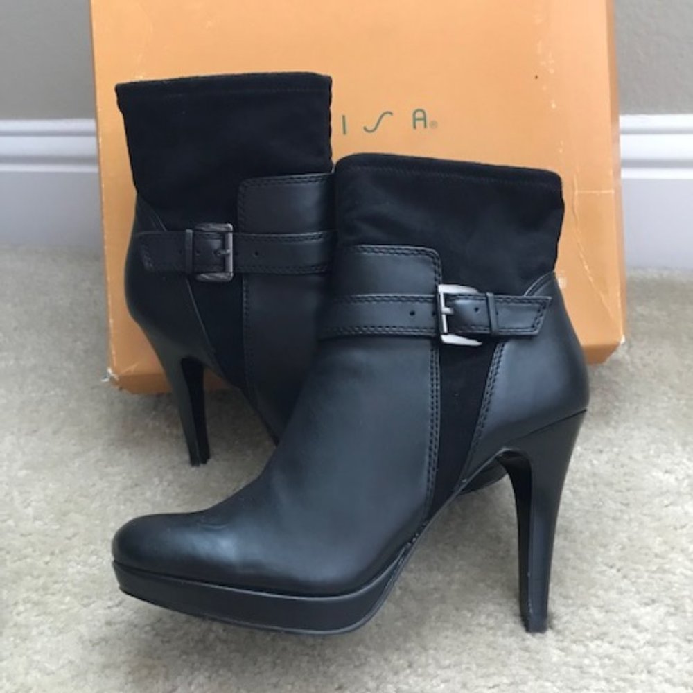 Unisa Booties - EUC